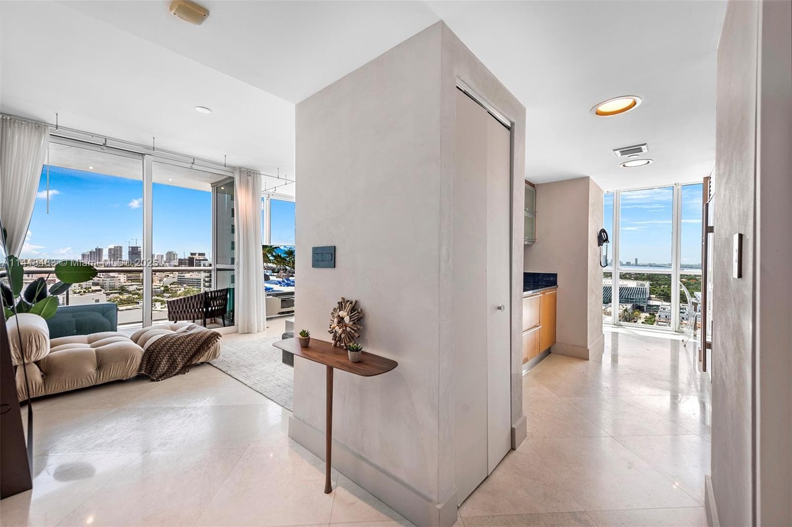 A11418483 — Miami Beach — 49