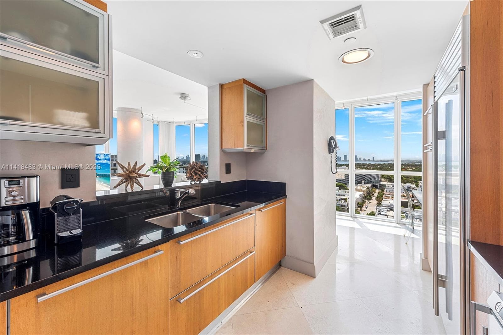 A11418483 — Miami Beach — 4