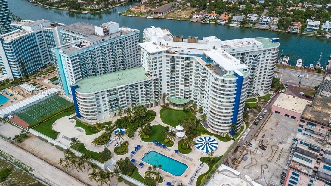 A11427969 — Miami Beach — 27
