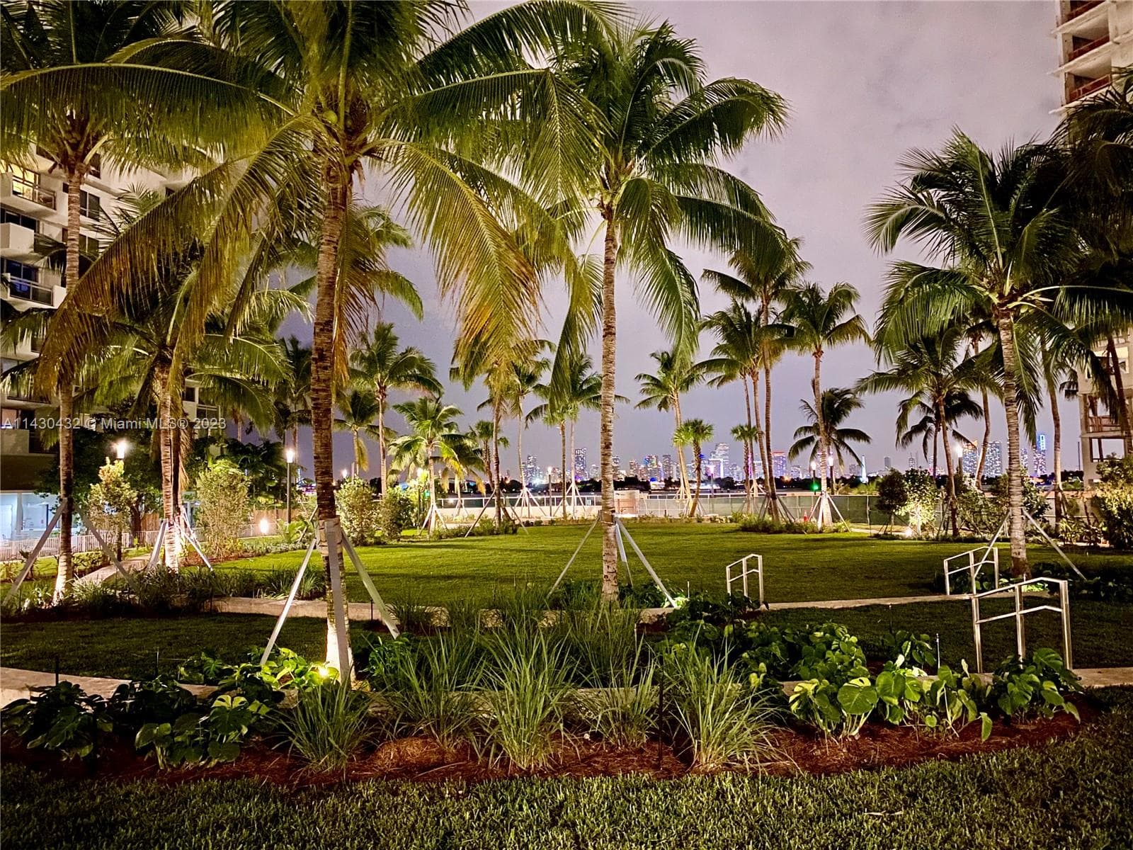 A11430432 — Miami Beach — 16