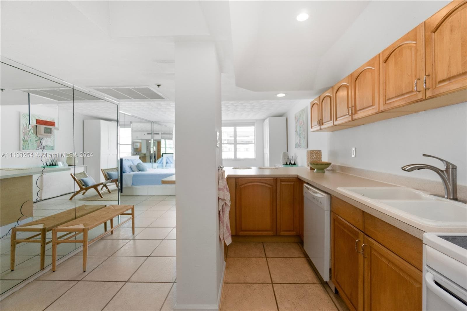 A11433254 — Miami Beach — 13