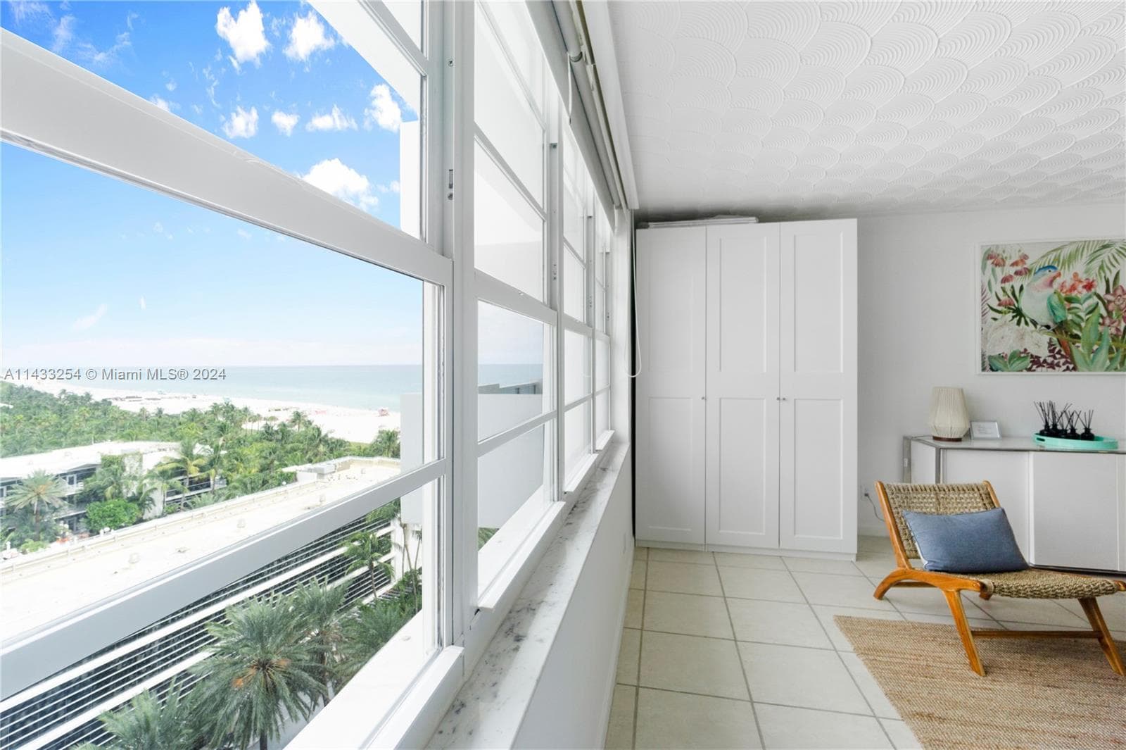 A11433254 — Miami Beach