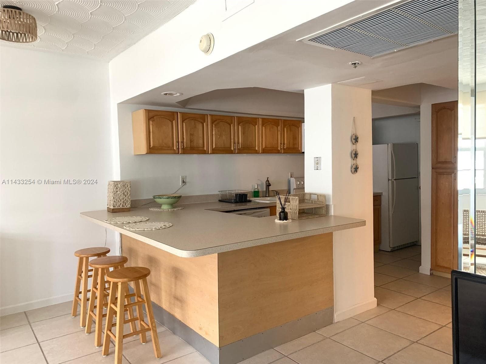 A11433254 — Miami Beach — 9