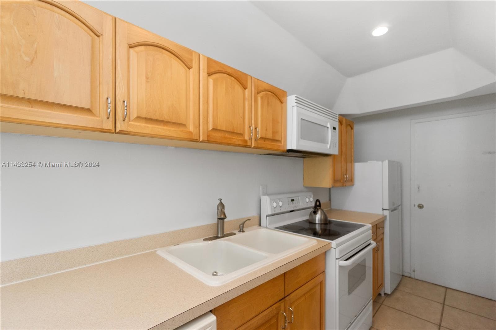 A11433254 — Miami Beach — 14