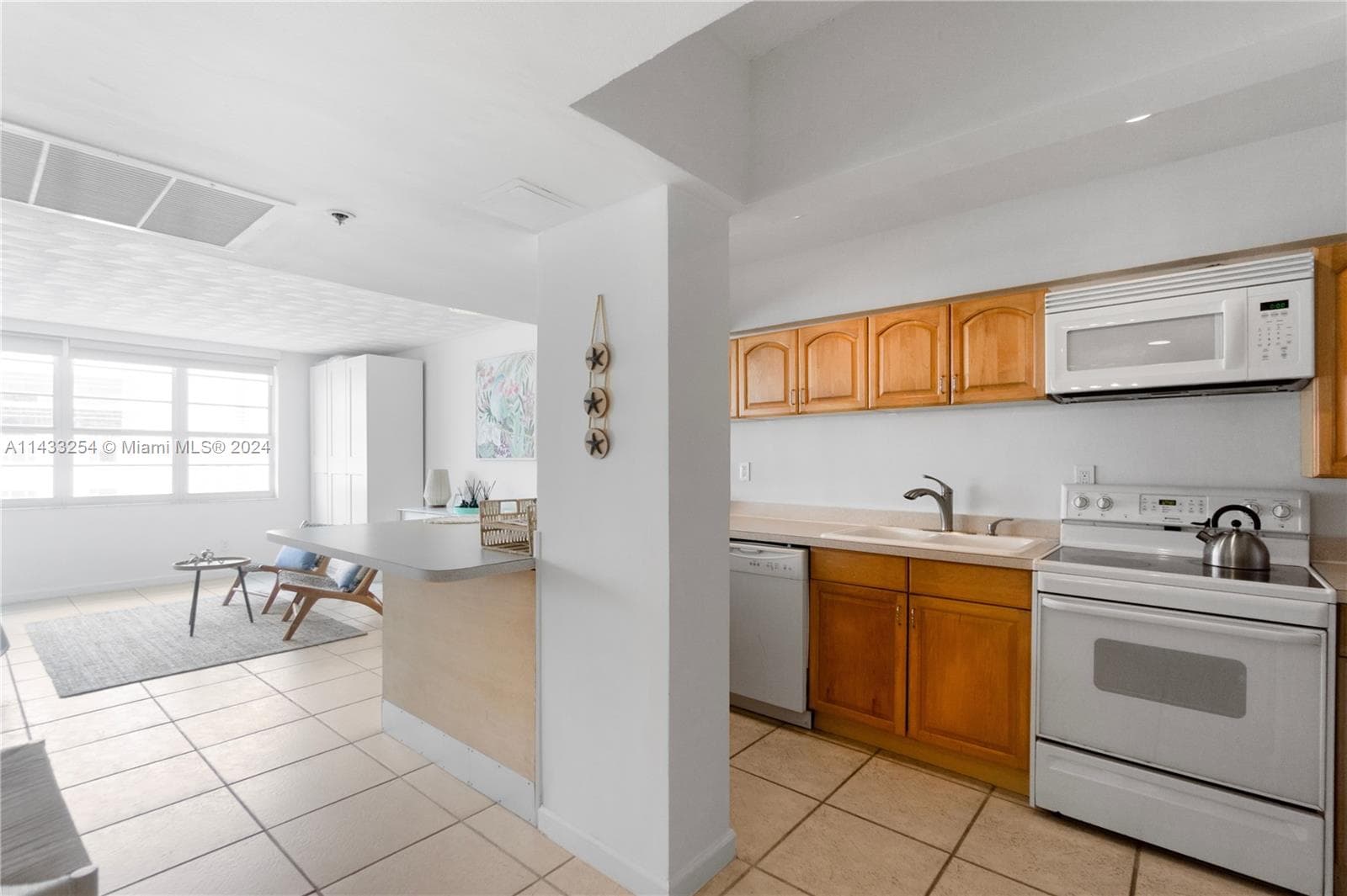 A11433254 — Miami Beach — 15