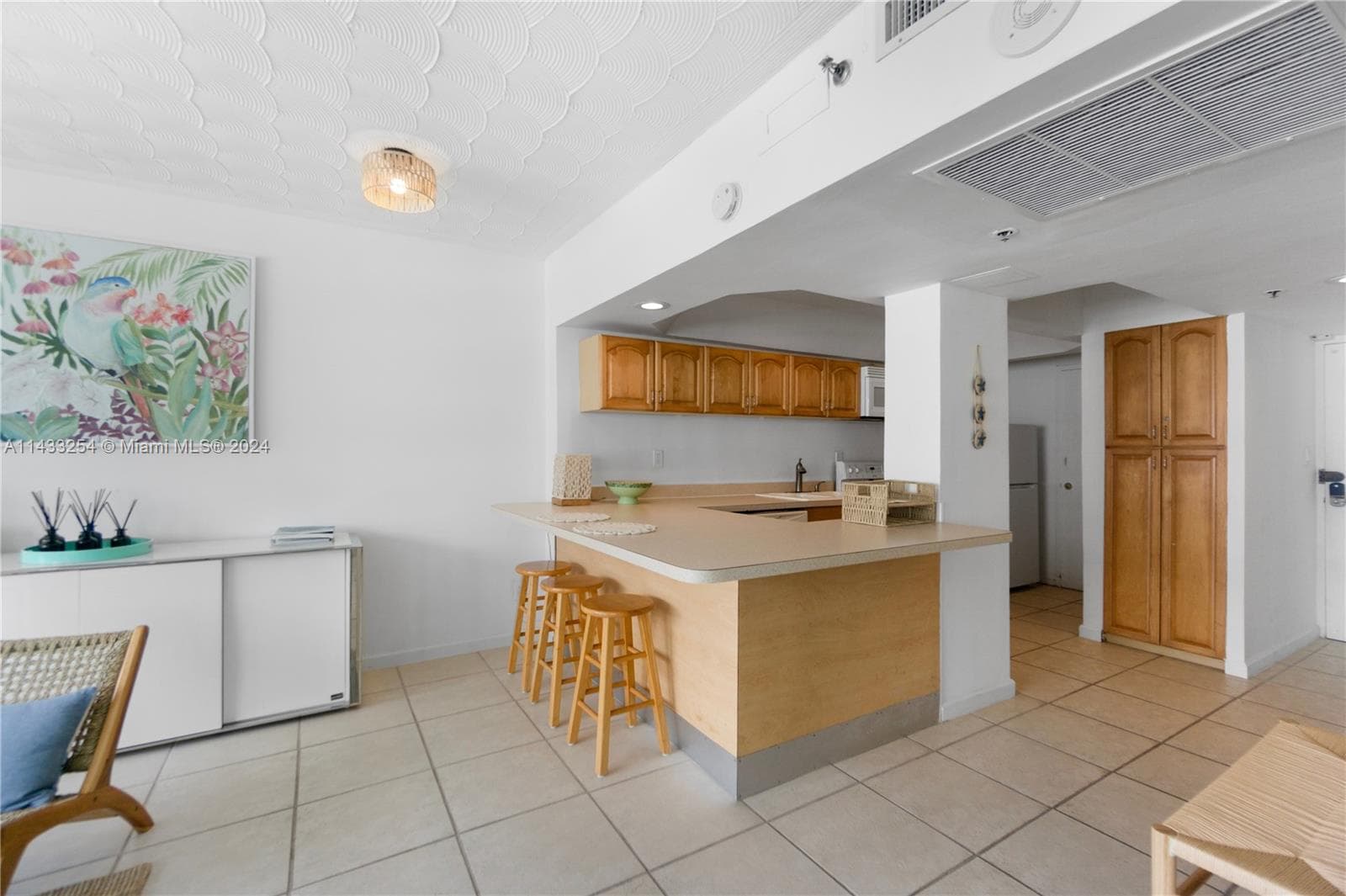 A11433254 — Miami Beach — 8