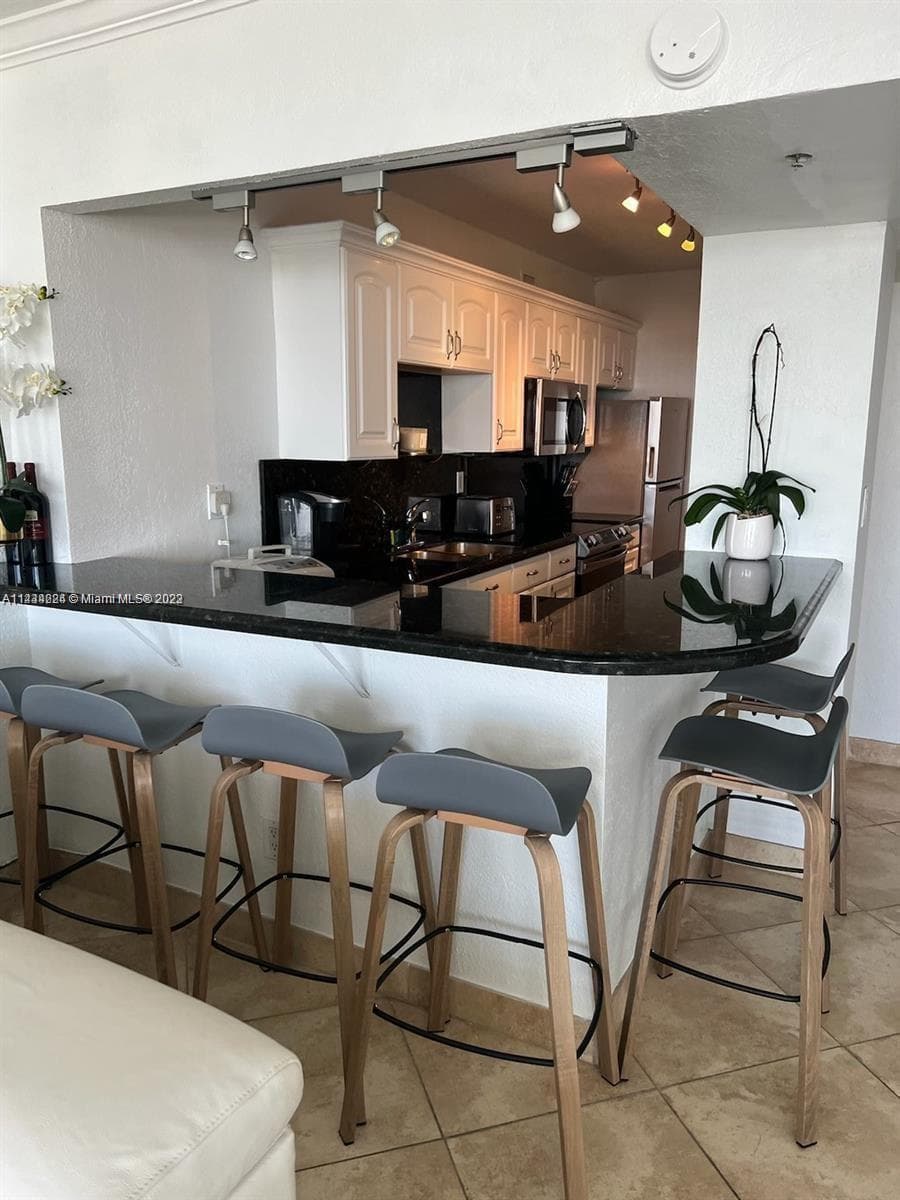 A11434224 — Miami Beach — 10