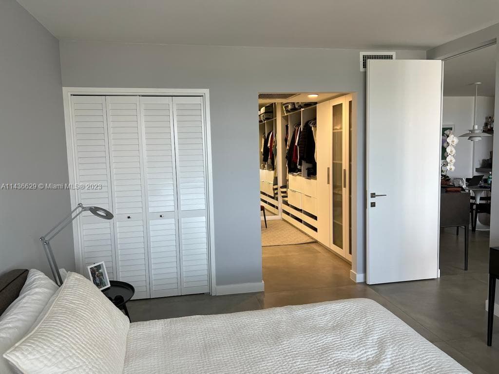A11436629 — Miami Beach — 6