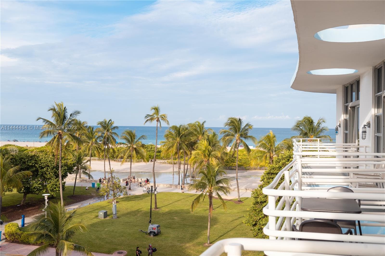 A11444484 — Miami Beach