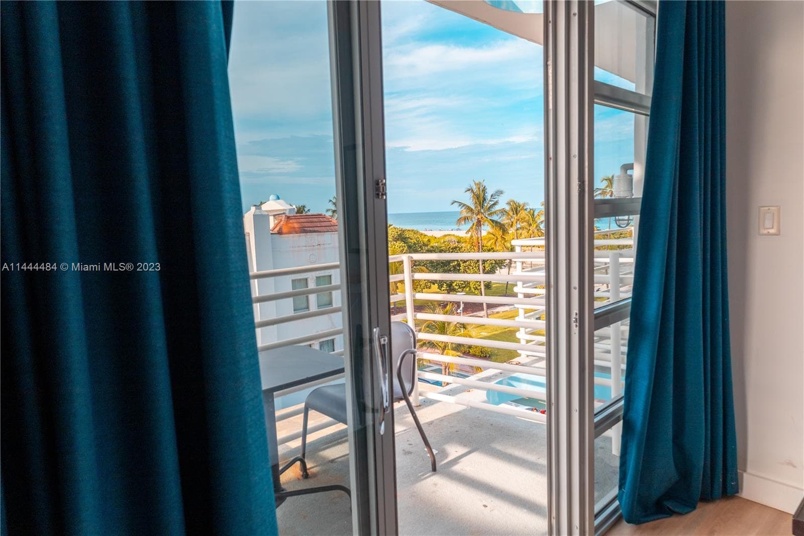 A11444484 — Miami Beach — 10