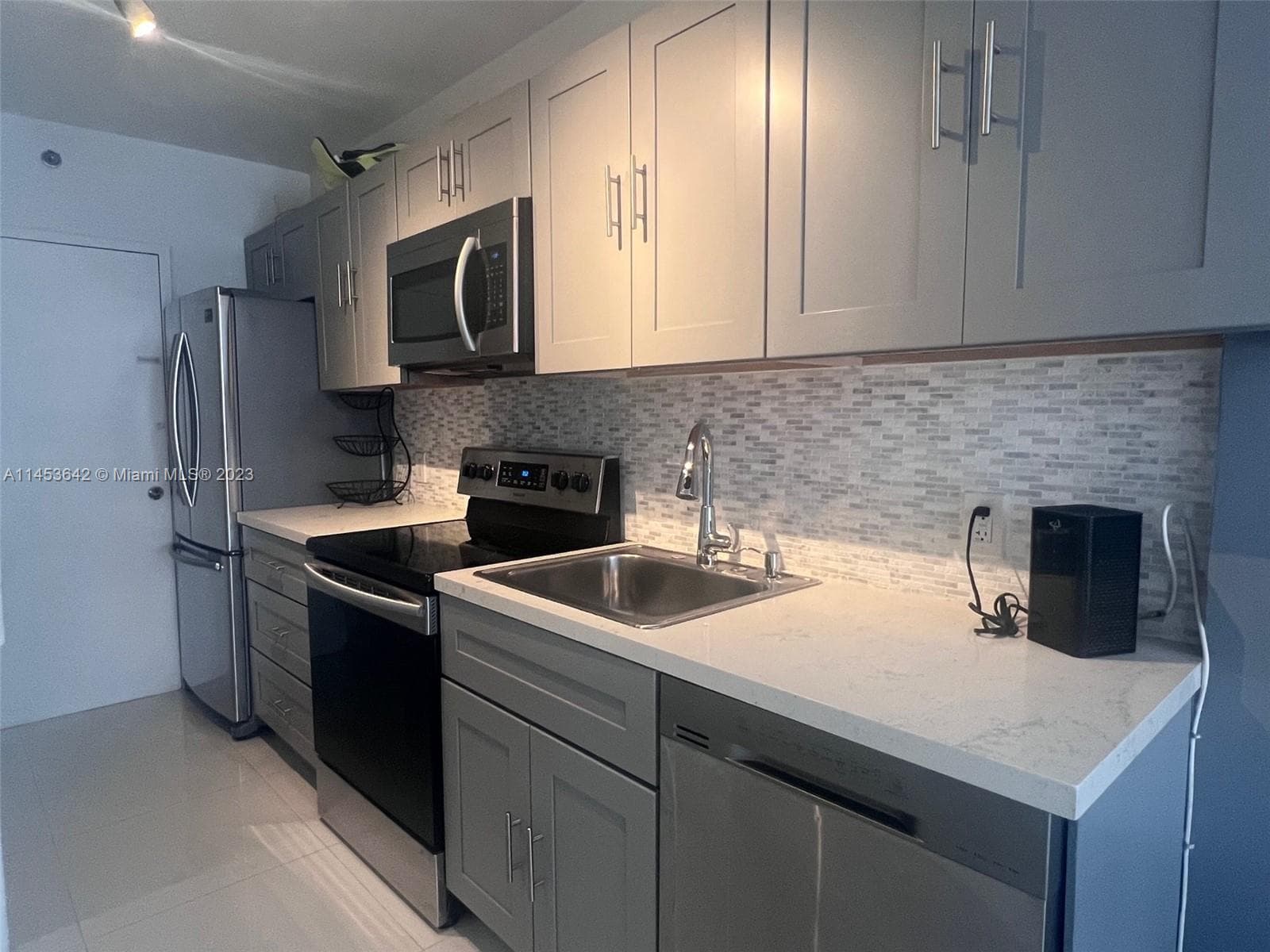A11453642 — Miami Beach — 3