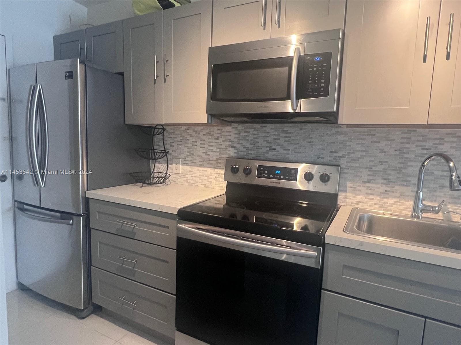 A11453642 — Miami Beach