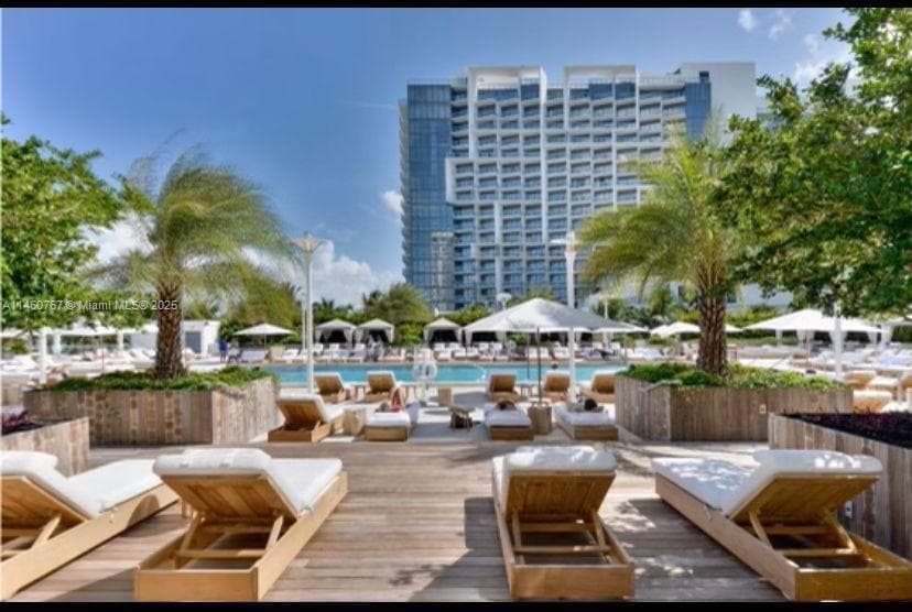 A11460767 — Miami Beach