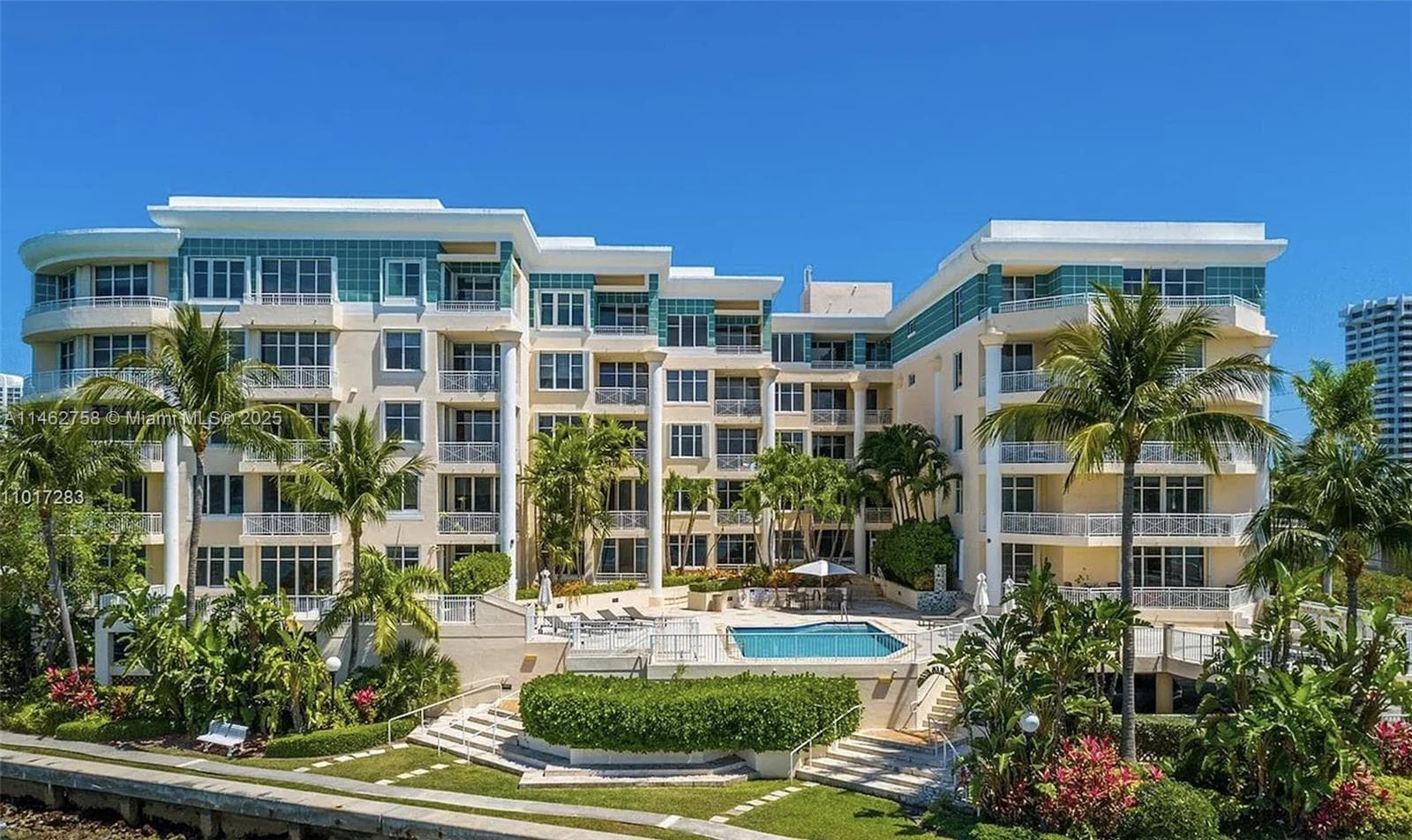 A11462758 — Miami Beach — 30