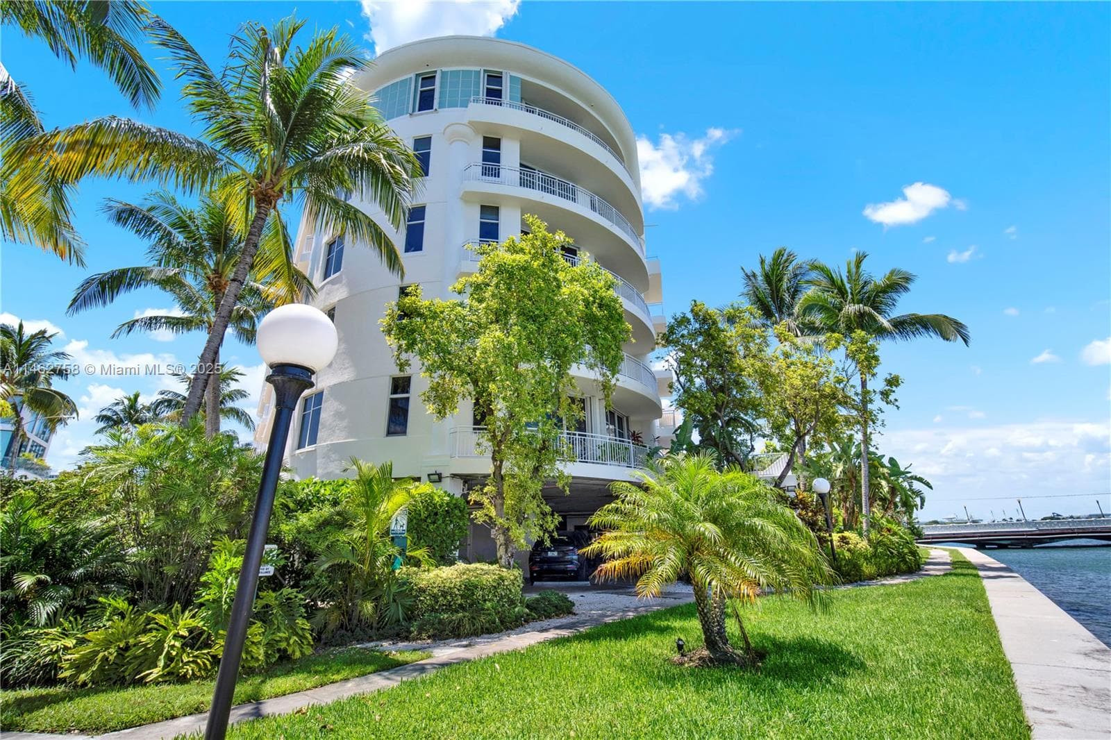 A11462758 — Miami Beach — 49