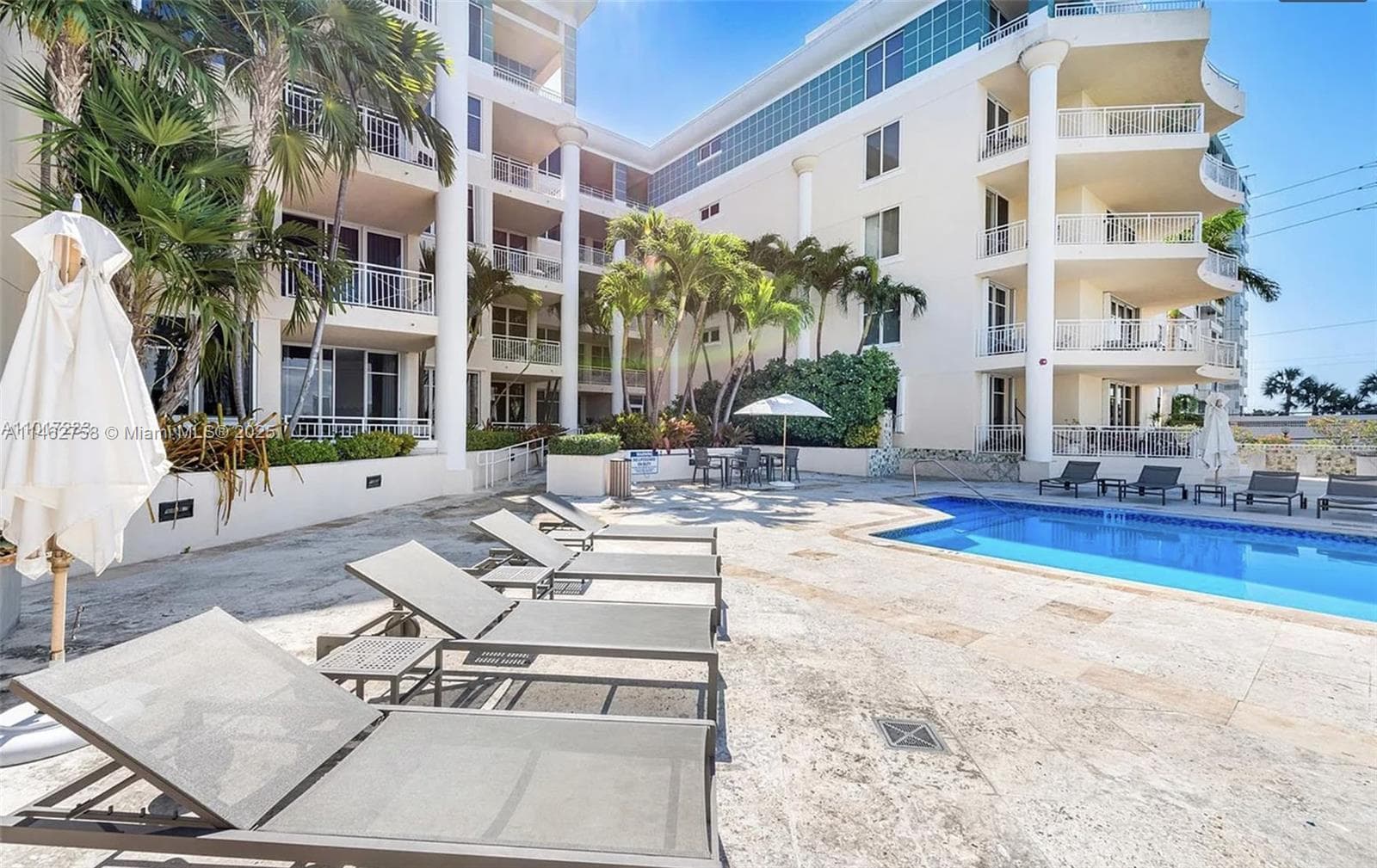 A11462758 — Miami Beach — 41