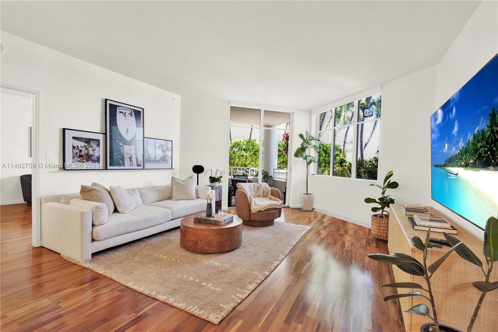 A11462758 — Miami Beach — 11
