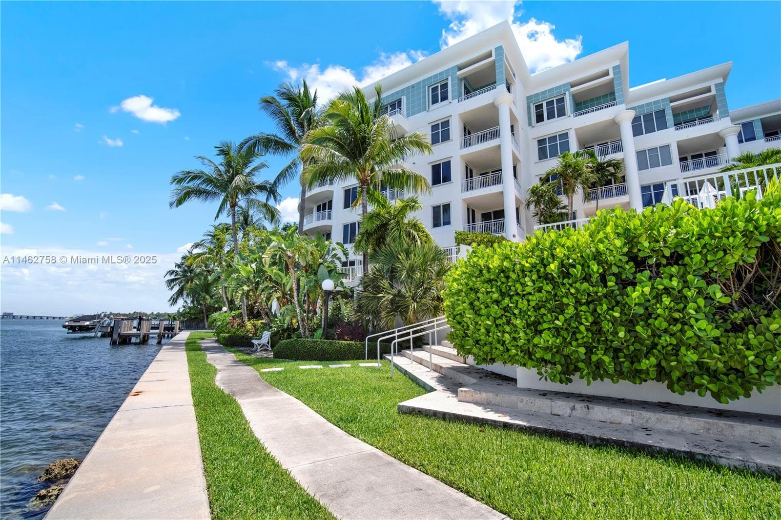 A11462758 — Miami Beach — 64