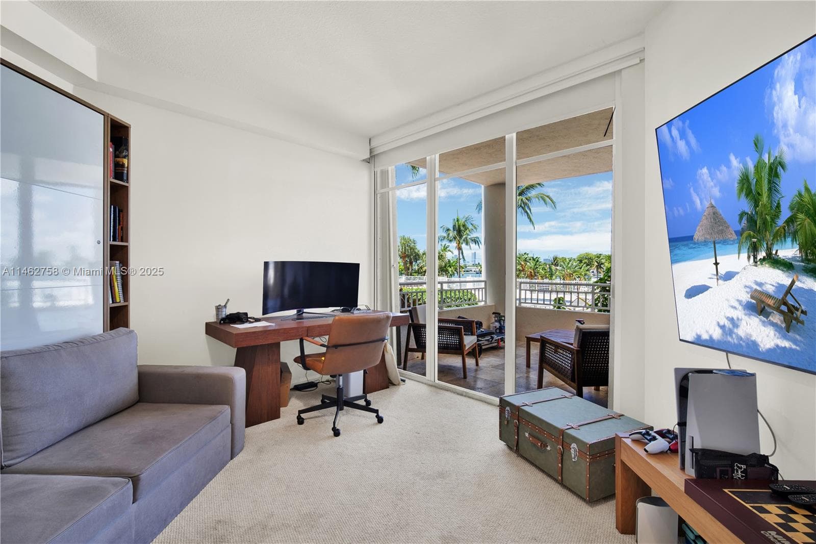 A11462758 — Miami Beach — 60