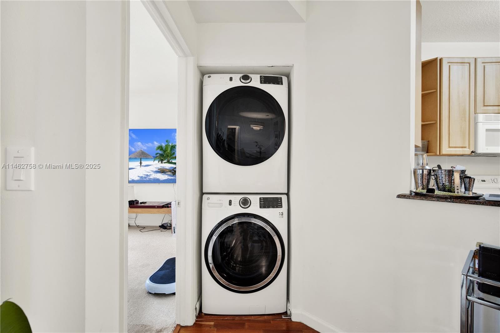 A11462758 — Miami Beach — 25