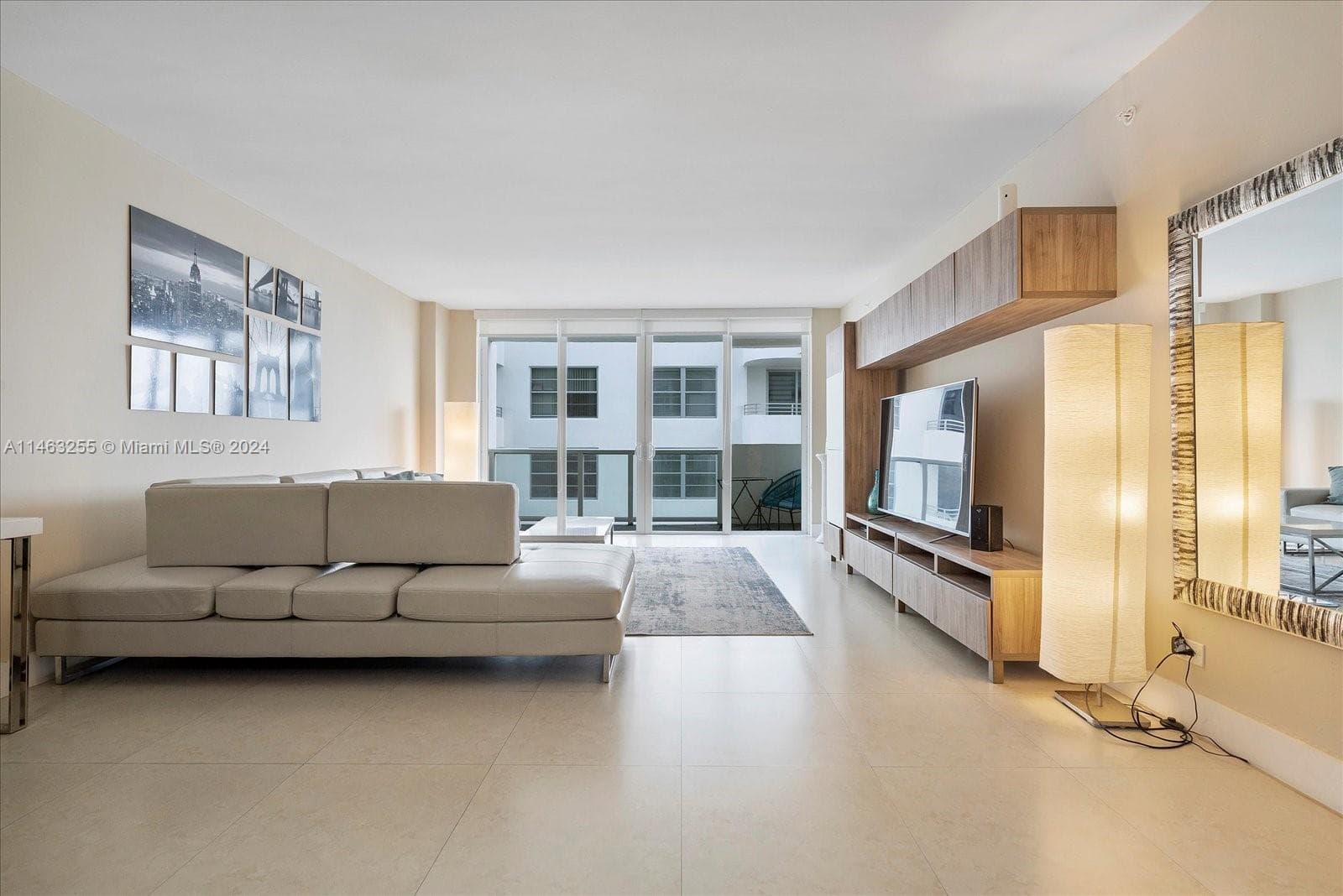 A11463255 — Miami Beach