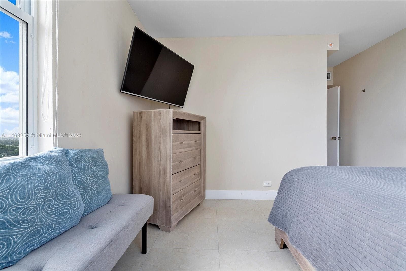 A11463255 — Miami Beach — 30