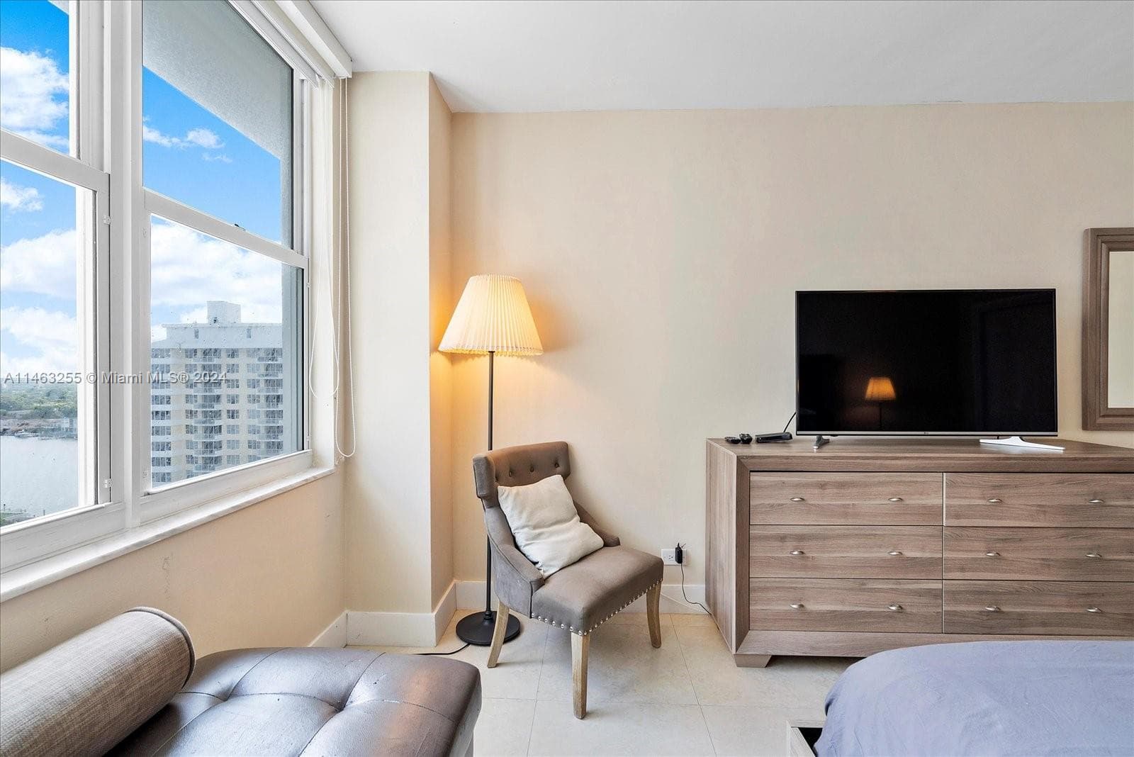 A11463255 — Miami Beach — 34