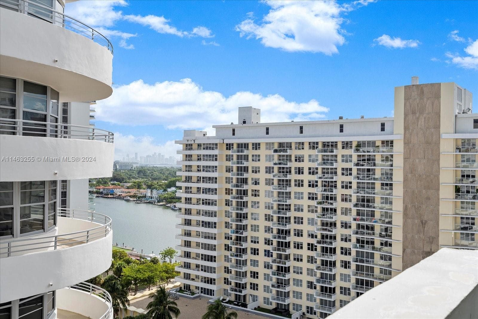 A11463255 — Miami Beach — 41