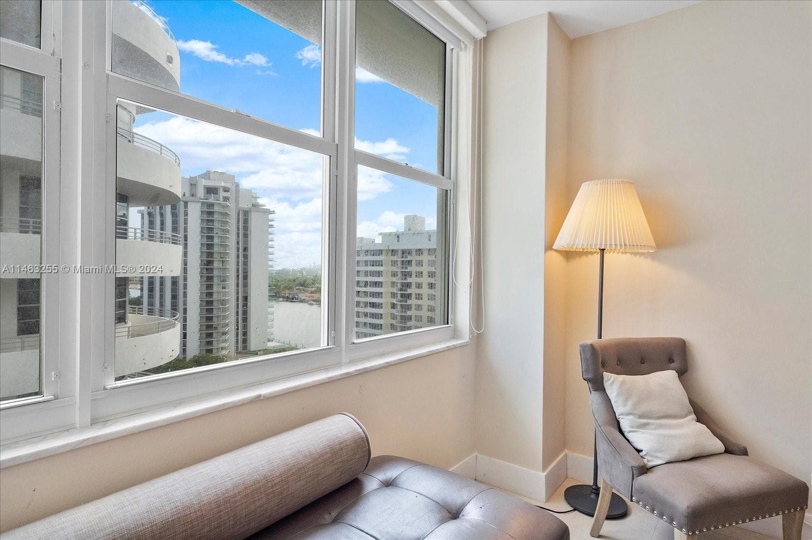 A11463255 — Miami Beach — 35