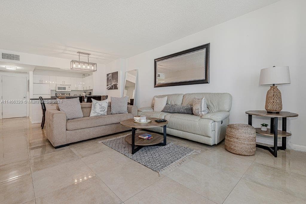 A11466320 — Miami Beach — 6