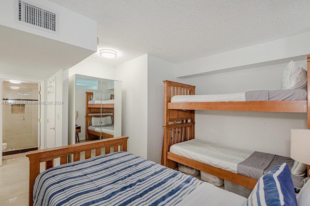 A11466320 — Miami Beach — 13