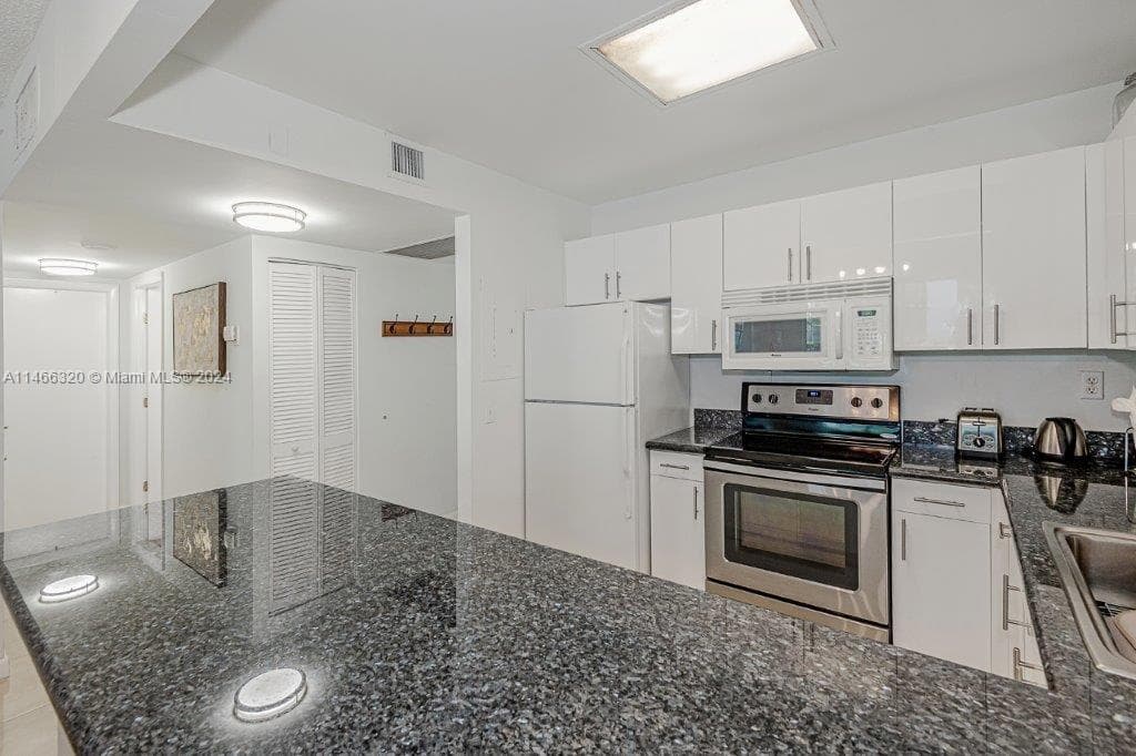A11466320 — Miami Beach — 17