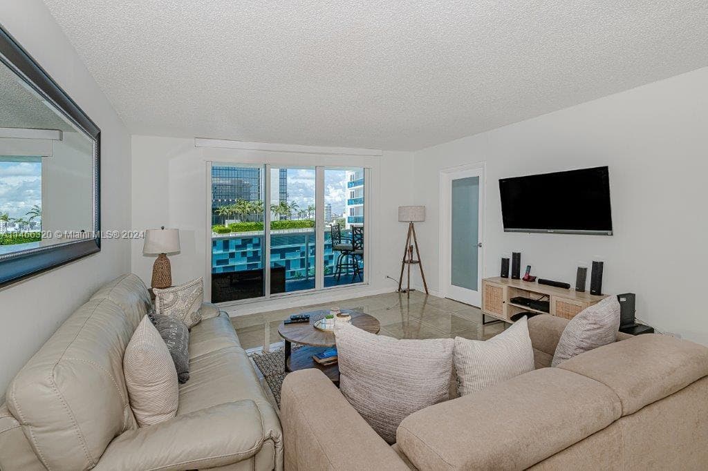 A11466320 — Miami Beach — 7