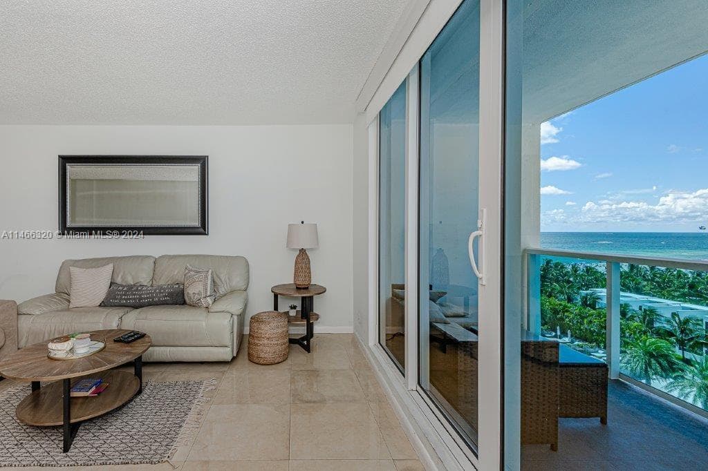 A11466320 — Miami Beach — 5