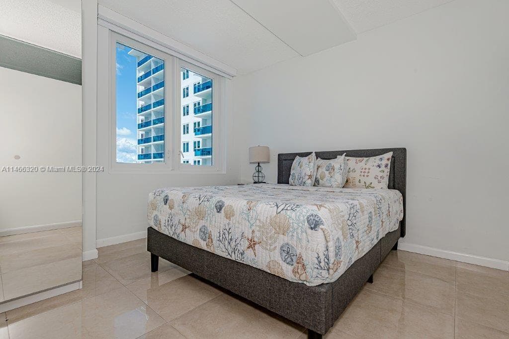 A11466320 — Miami Beach — 9
