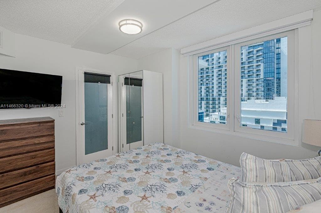 A11466320 — Miami Beach — 10