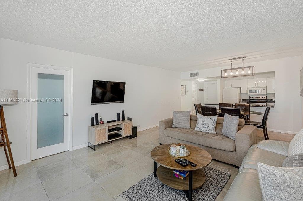 A11466320 — Miami Beach — 18