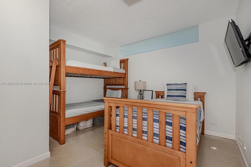 A11466320 — Miami Beach — 15