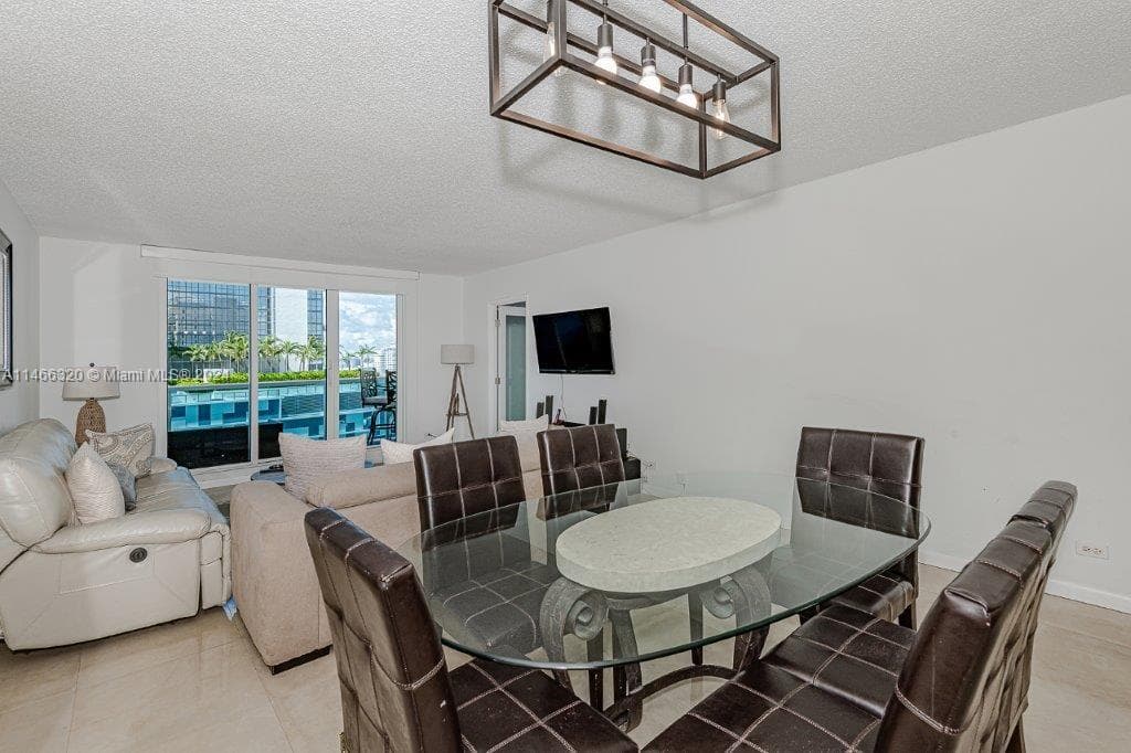 A11466320 — Miami Beach — 19