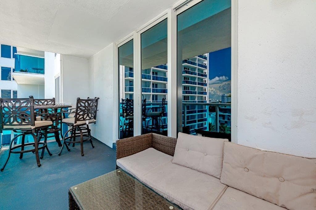 A11466320 — Miami Beach — 4