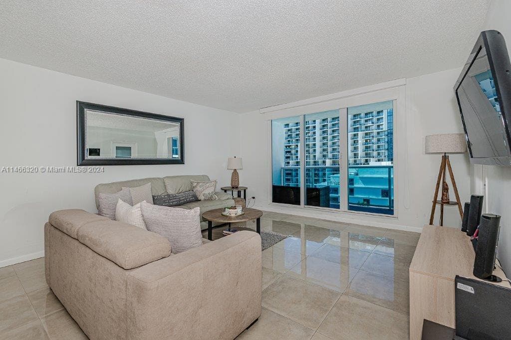 A11466320 — Miami Beach — 8
