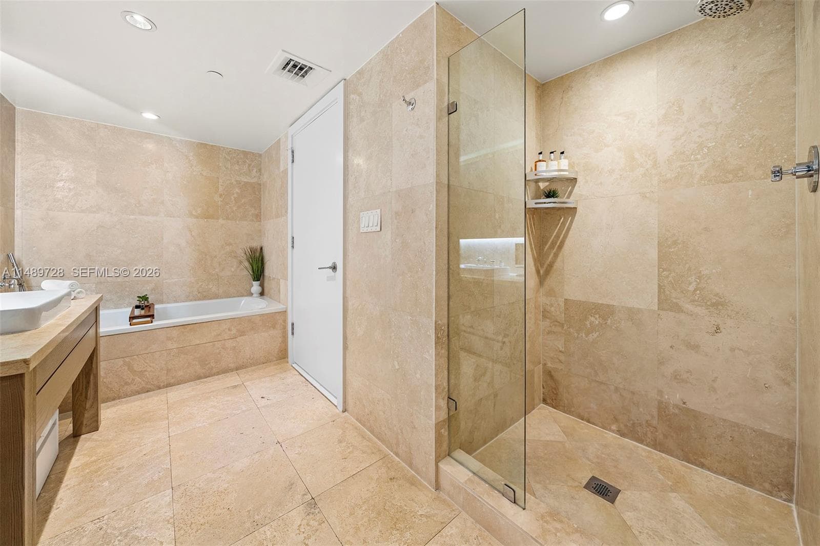A11489728 — Miami Beach — 33