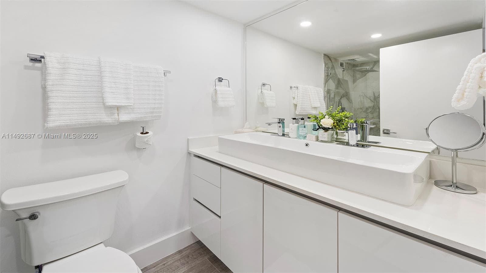 A11492687 — Miami Beach — 22