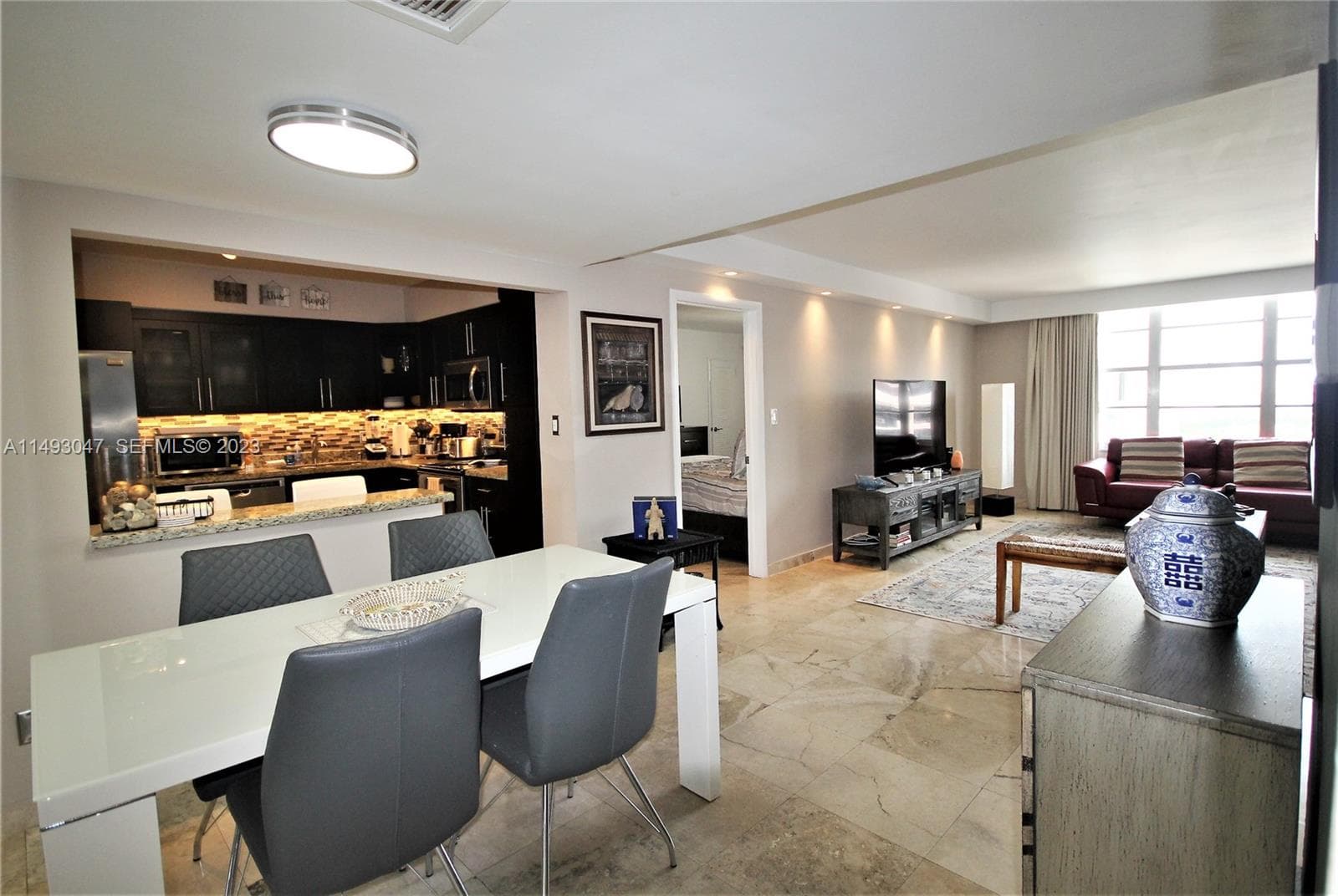 A11493047 — Miami Beach — 17