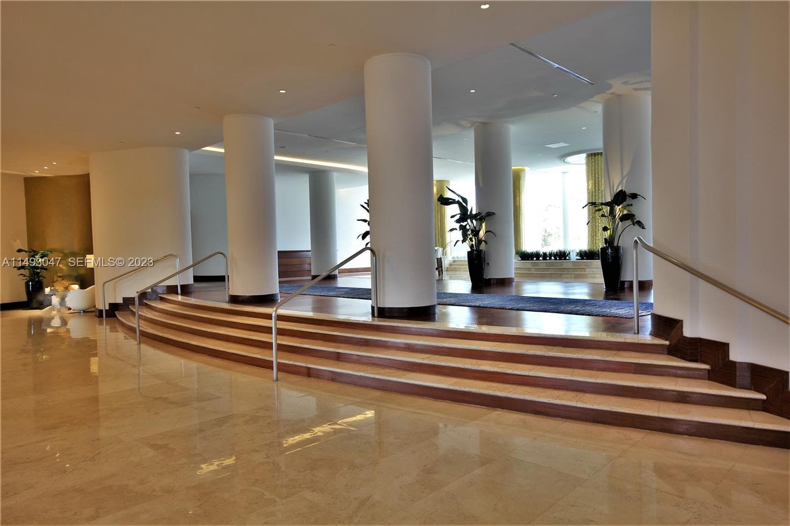 A11493047 — Miami Beach — 43