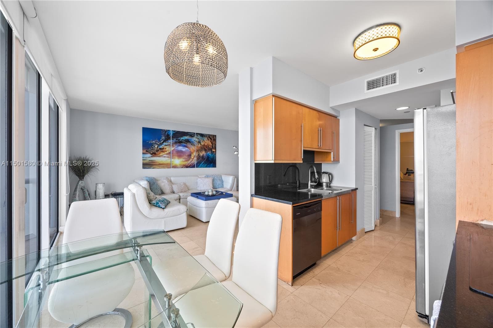 A11501580 — Miami Beach — 7