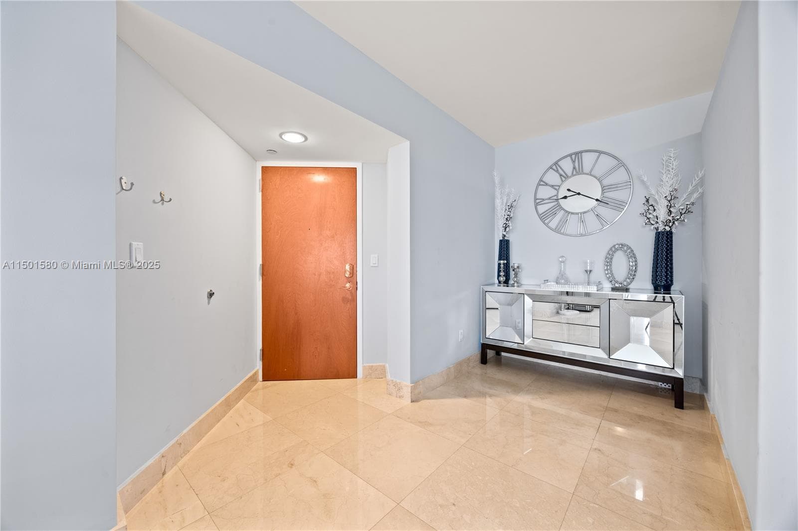 A11501580 — Miami Beach — 5