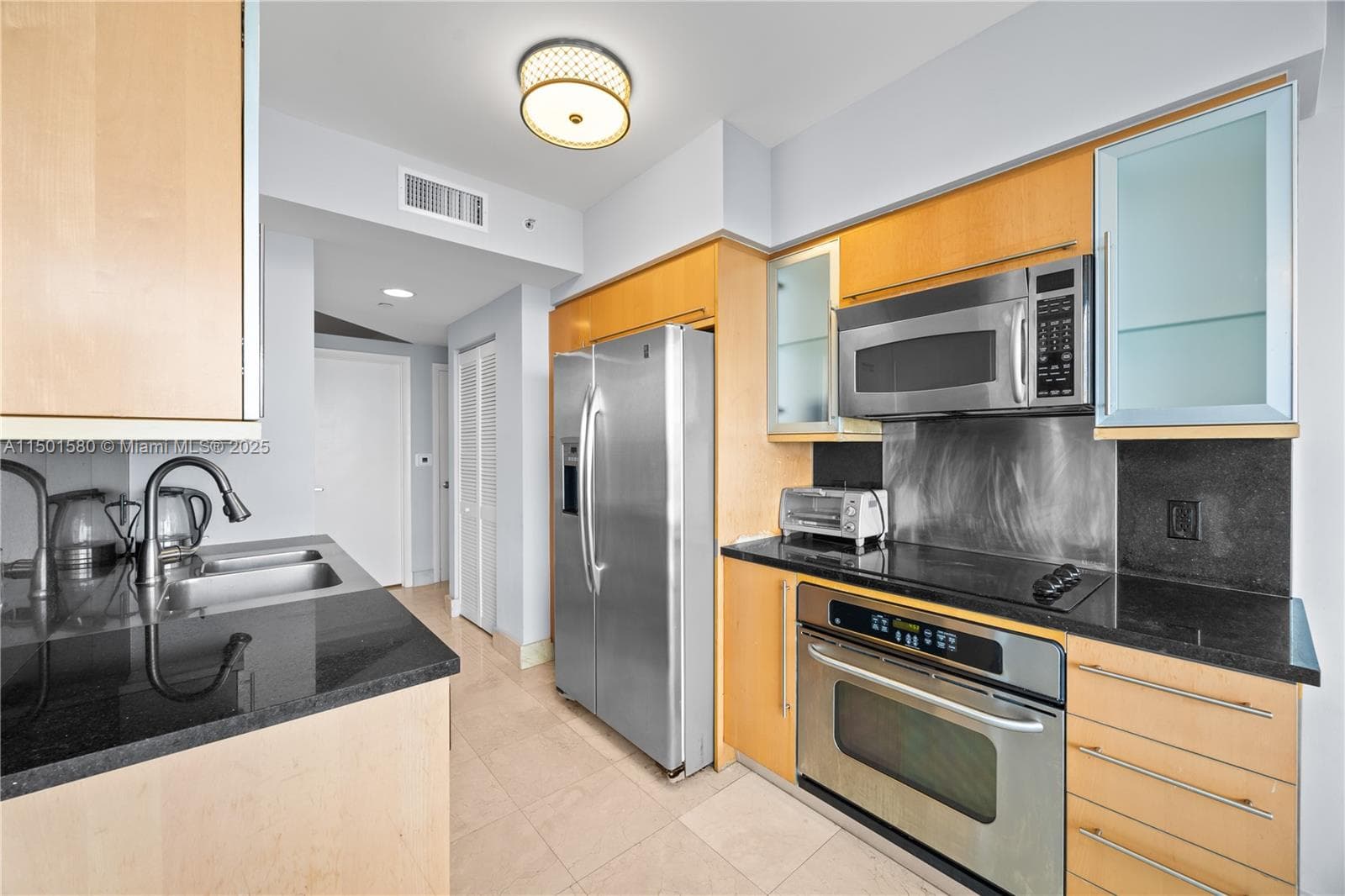 A11501580 — Miami Beach — 9