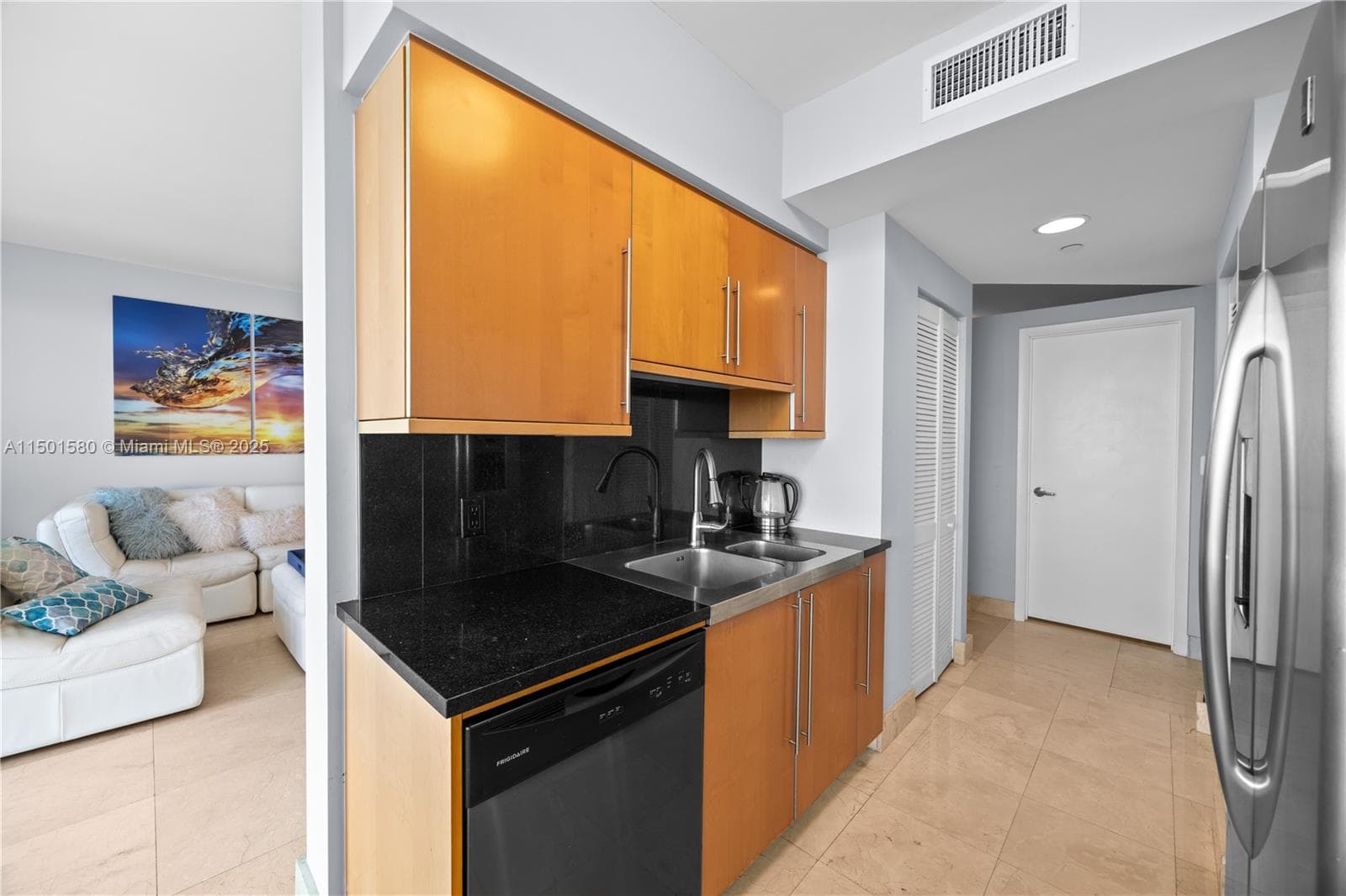 A11501580 — Miami Beach — 8