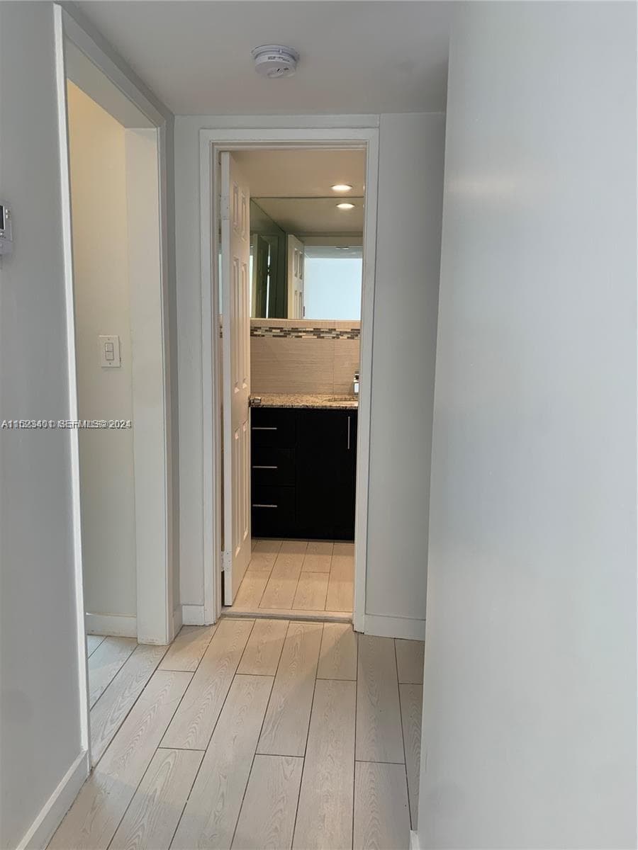 A11523401 — Miami Beach — 13